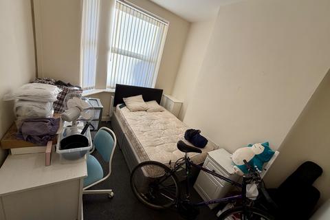 3 bedroom house to rent, Beveridge Street, Manchester, M14