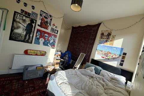 3 bedroom house to rent, Beveridge Street, Manchester, M14