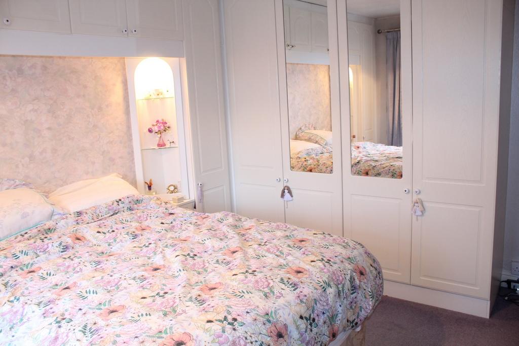 Bedroom 1 Picture 2