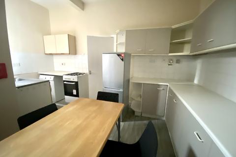 4 bedroom house to rent, Albion Road, Manchester, M14