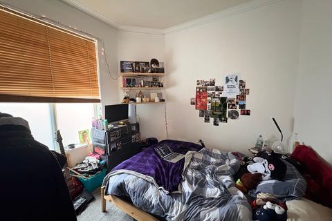 4 bedroom house to rent, Kathleen Grove, Manchester, M14
