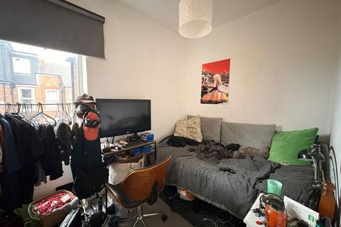 4 bedroom house to rent, Kathleen Grove, Manchester, M14