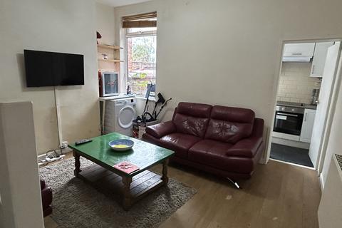 4 bedroom house to rent, Kathleen Grove, Manchester, M14