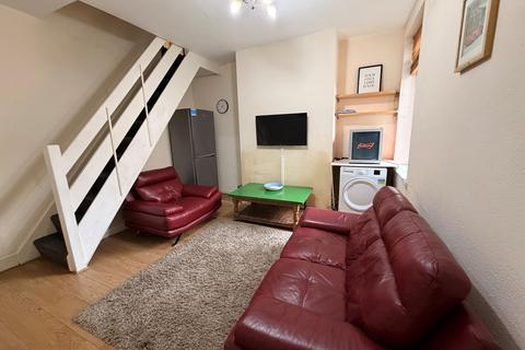 4 bedroom house to rent, Kathleen Grove, Manchester, M14