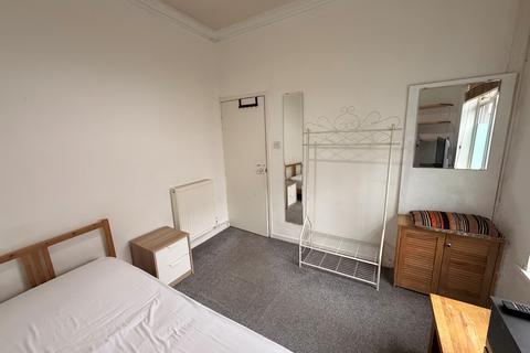 4 bedroom house to rent, Kathleen Grove, Manchester, M14