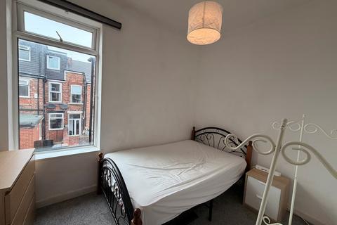 4 bedroom house to rent, Kathleen Grove, Manchester, M14