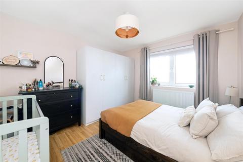 2 bedroom flat for sale, Elmworth Grove, London SE21