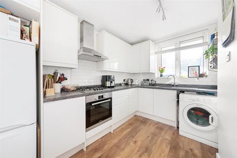2 bedroom flat for sale, Elmworth Grove, London SE21