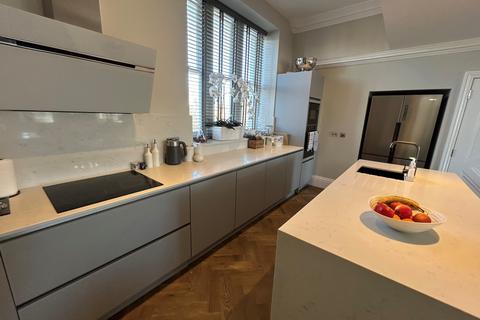 2 bedroom apartment to rent, Mount Stuart Square, Cardiff, CF10