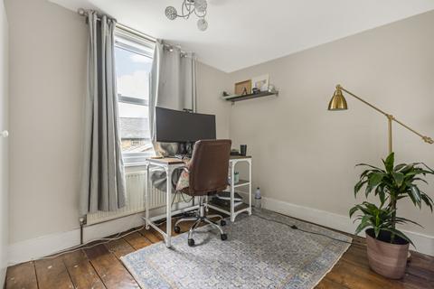 2 bedroom flat to rent, Andalus Road, London, SW9