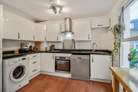 2 bedroom flat to rent, Andalus Road, London, SW9