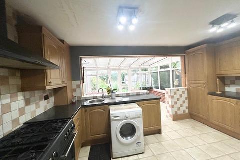4 bedroom house to rent - Great Cullings, Romford, RM7
