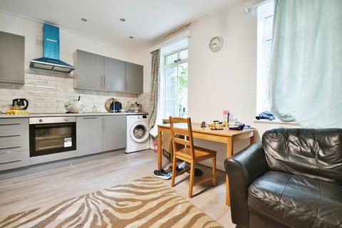 2 bedroom apartment to rent, Wilmslow Road, Manchester, M14