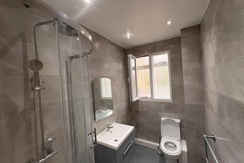 2 bedroom apartment to rent, Wilmslow Road, Manchester, M14