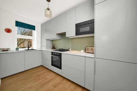 3 bedroom flat for sale, Germander Way, London, E15