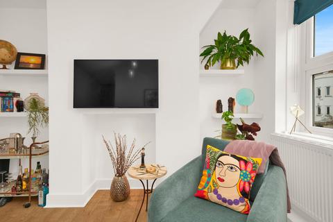 3 bedroom flat for sale, Germander Way, London, E15