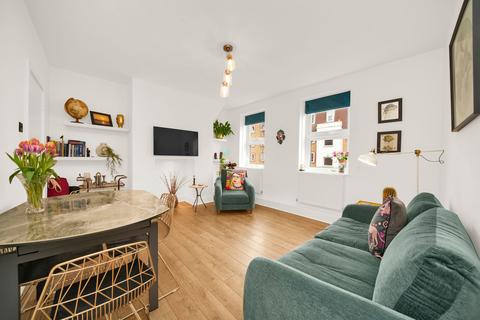 3 bedroom flat for sale, Germander Way, London, E15