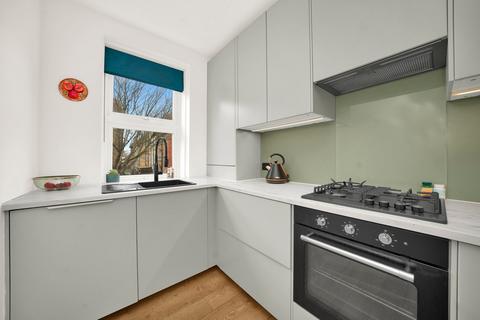 3 bedroom flat for sale, Germander Way, London, E15