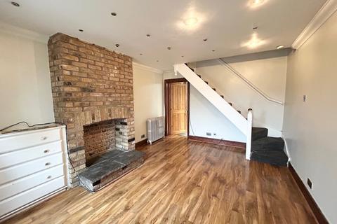 2 bedroom house to rent, Wennington Road, Rainham, RM13