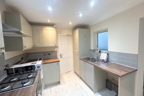 2 bedroom house to rent, Wennington Road, Rainham, RM13