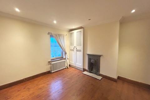 2 bedroom house to rent, Wennington Road, Rainham, RM13
