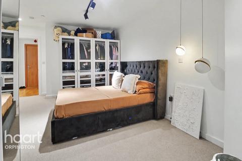 1 bedroom flat for sale, Brouard Court, St Marks Square, Bromley