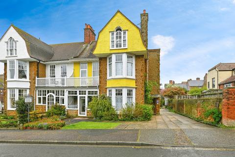 5 bedroom semi-detached house for sale, Boston Square, Hunstanton
