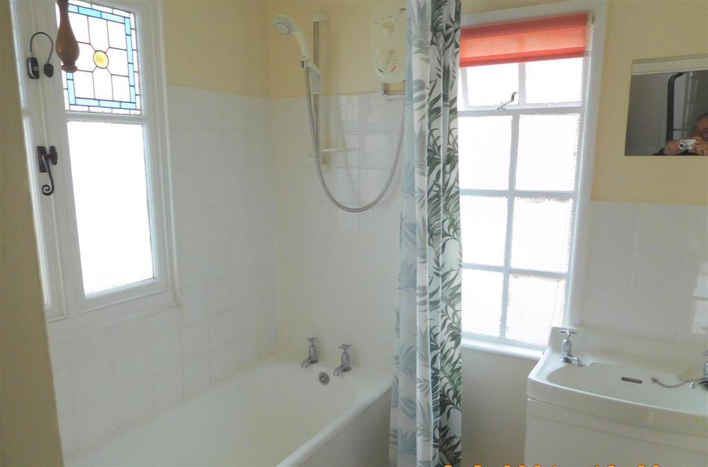 Bathroom Magdalen .JPG