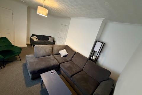3 bedroom end of terrace house to rent, Whitchurch Road, Manchester, M20