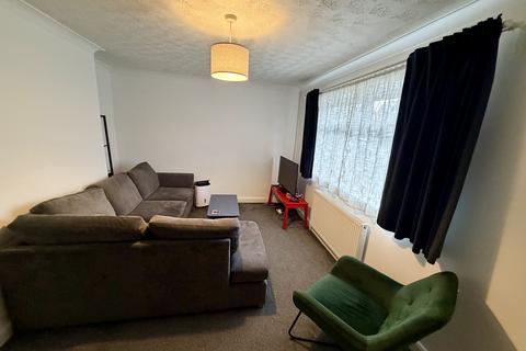3 bedroom end of terrace house to rent, Whitchurch Road, Manchester, M20