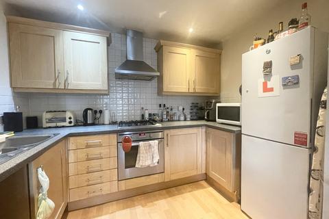 2 bedroom flat to rent, Pettacre Close, London, SE28