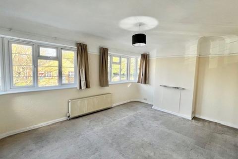 3 bedroom apartment to rent - Corbets Tey Road, Upminster, RM14