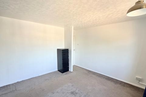2 bedroom flat to rent, Bader Way, Rainham, RM13
