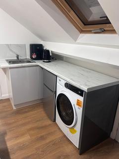 1 bedroom in a house share to rent, London Road, Romford, RM7