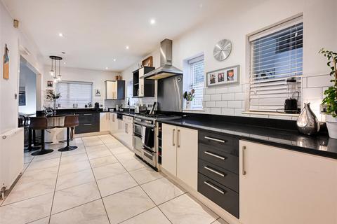 4 bedroom detached house for sale, 25 Clifton Road, Stockwell End, Tettenhall, WV6 9AN
