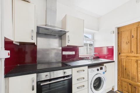2 bedroom terraced house to rent, Esslemont Road , Southsea PO4