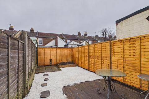 2 bedroom terraced house to rent, Esslemont Road , Southsea PO4