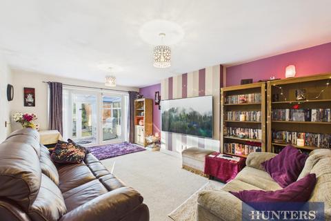 2 bedroom semi-detached bungalow for sale, Harewood Avenue, Bridlington