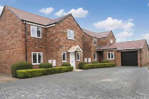 4 bedroom detached house for sale, Forest Road, Northampton NN7