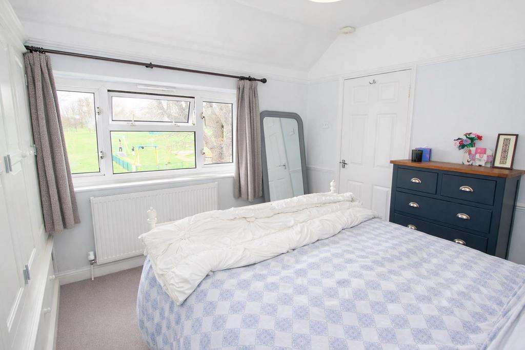 Bed 1b.JPG