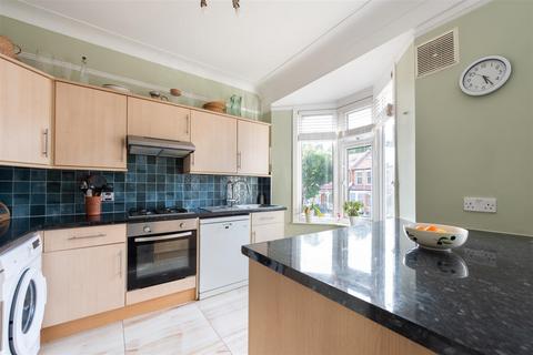 3 bedroom flat for sale, Selborne Road, Southgate N14
