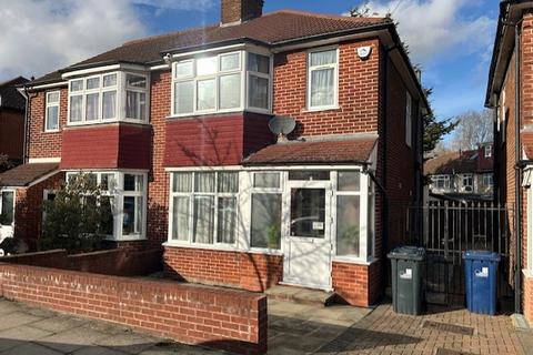 Ashness Gardens, Greenford, UB6