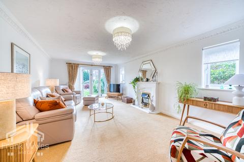 2 bedroom flat for sale, Flat 3, Gleneagles, 21 Links Gate, Lytham St. Annes, Lancashire