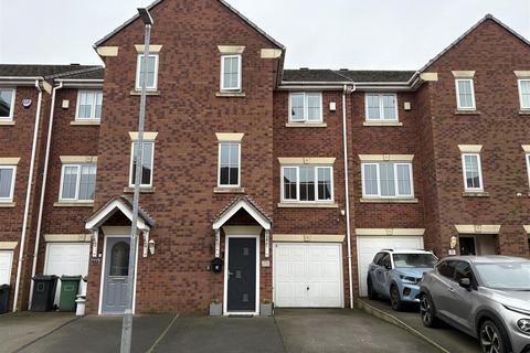 4 bedroom townhouse for sale, Kiln Avenue, Mirfield WF14