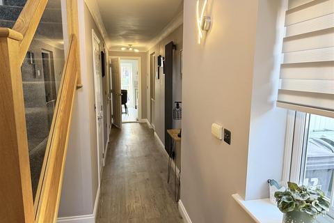 4 bedroom townhouse for sale, Kiln Avenue, Mirfield WF14
