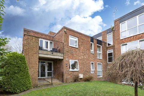 2 bedroom apartment for sale, Lidgett Park Court, Roundhay, Leeds