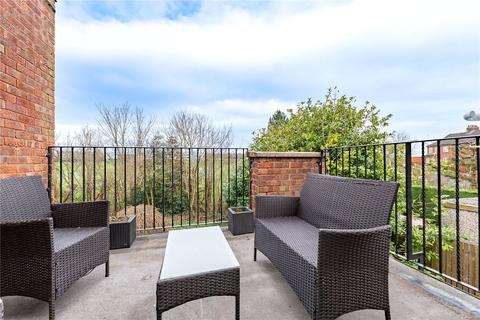 2 bedroom apartment for sale, Lidgett Park Court, Roundhay, Leeds
