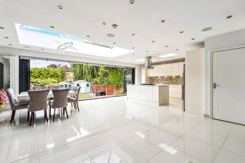 4 bedroom semi-detached house for sale, Elm Drive, North Harrow, HA2