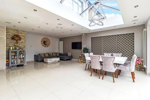 4 bedroom semi-detached house for sale, Elm Drive, North Harrow, HA2