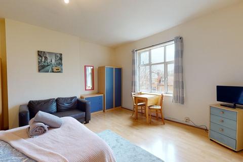 Studio to rent, Chatsworth Road, London NW2